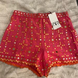 Zara shorts BNWT. Size large.